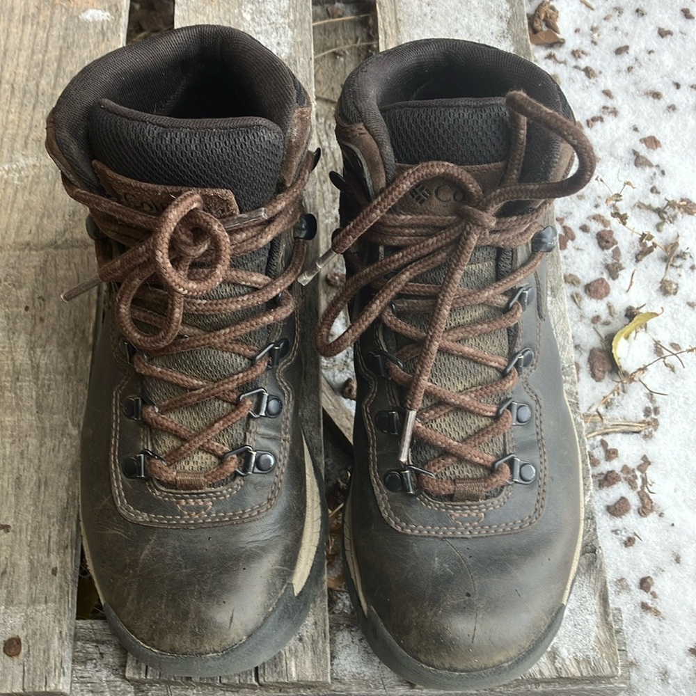 Columbia Newton Ridge Hiking Boots
